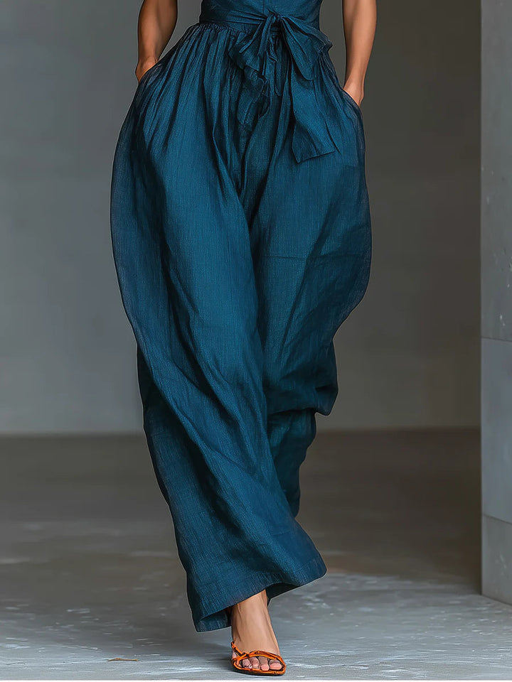 Marineblauer Cross-Back Jumpsuit mit weitem Bein und praktischen Seitentaschen