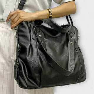 "Olivia - Elegante Hobo Schultertasche" can be rewritten as "Olivia - Stilvolle Hobo Schultertasche".