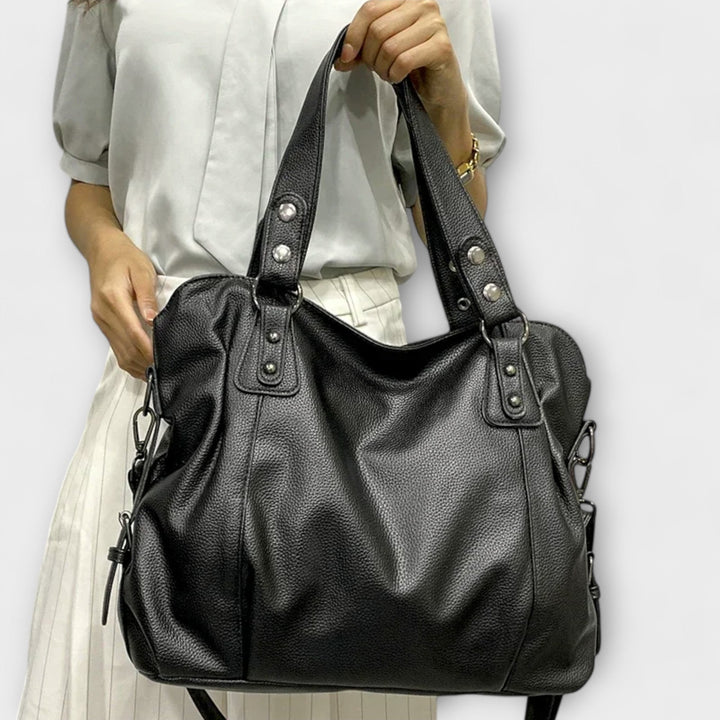 "Olivia - Elegante Hobo Schultertasche" can be rewritten as "Olivia - Stilvolle Hobo Schultertasche".