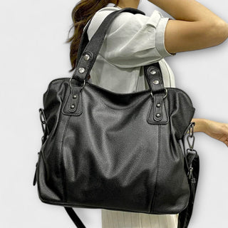 "Olivia - Elegante Hobo Schultertasche" can be rewritten as "Olivia - Stilvolle Hobo Schultertasche".