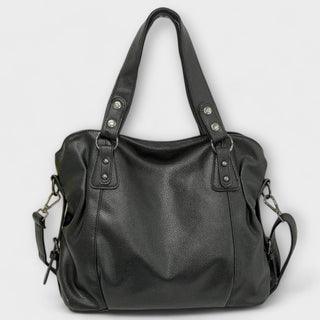 "Olivia - Elegante Hobo Schultertasche" can be rewritten as "Olivia - Stilvolle Hobo Schultertasche".
