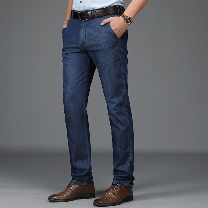 Stretch-Denim-Herrenjeans im klassischen Schnitt