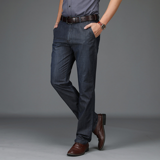 Stretch-Denim-Herrenjeans im klassischen Schnitt
