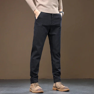 Bequeme Gerade Herrenhose" could be rewritten as "Komfortable Gerade Herrenhose.