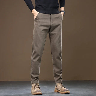 Bequeme Gerade Herrenhose" could be rewritten as "Komfortable Gerade Herrenhose.