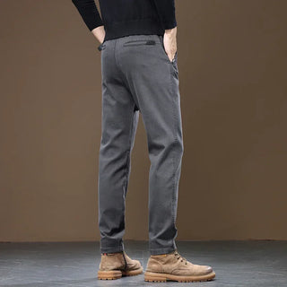 Bequeme Gerade Herrenhose" could be rewritten as "Komfortable Gerade Herrenhose.