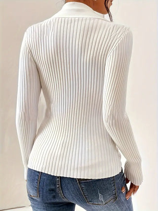 Romy | Handgestrickter Pullover mit V-Ausschnitt