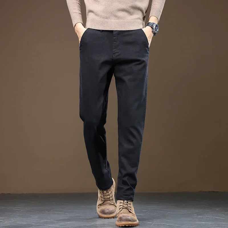 Bequeme Gerade Herrenhose" could be rewritten as "Komfortable Gerade Herrenhose.