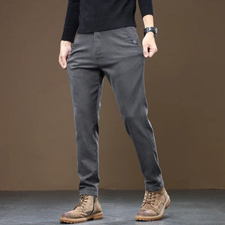 Bequeme Gerade Herrenhose" could be rewritten as "Komfortable Gerade Herrenhose.