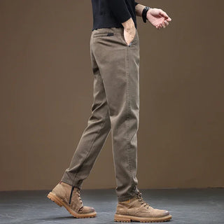 Bequeme Gerade Herrenhose" could be rewritten as "Komfortable Gerade Herrenhose.