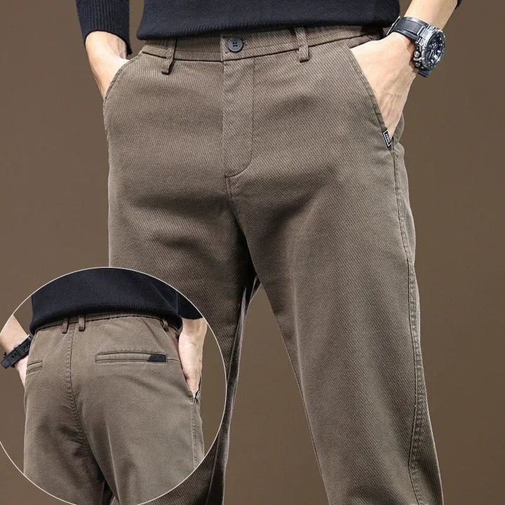 Bequeme Gerade Herrenhose" could be rewritten as "Komfortable Gerade Herrenhose.