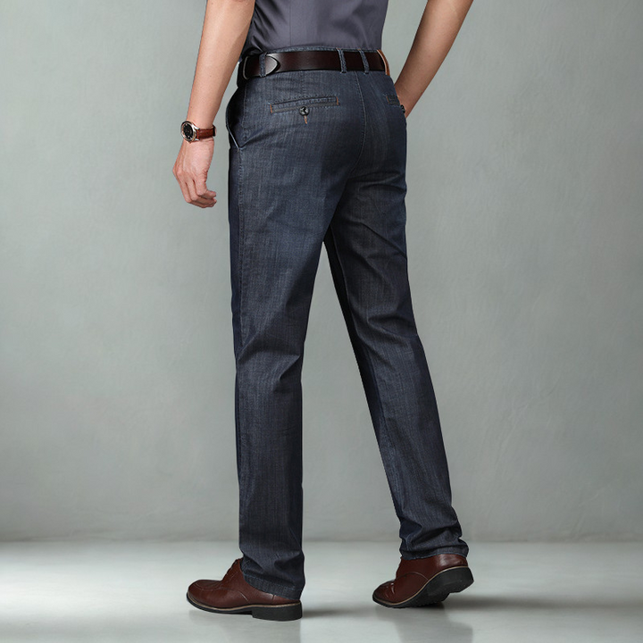 Stretch-Denim-Herrenjeans im klassischen Schnitt