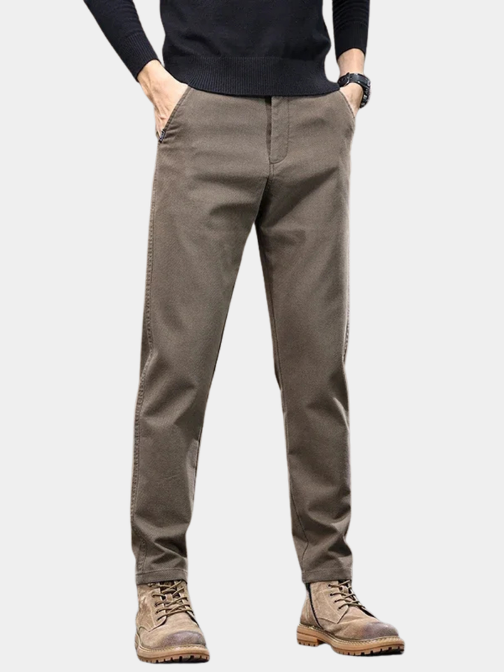Bequeme Gerade Herrenhose" could be rewritten as "Komfortable Gerade Herrenhose.