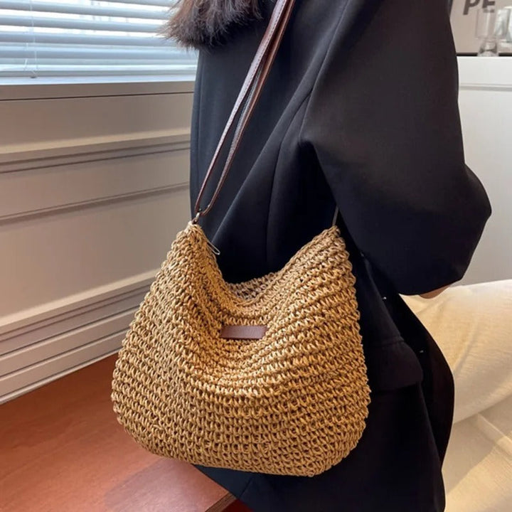 WEISS | Stroh Schultertasche" can be rewritten as "WEISS | Straw Shoulder Bag.