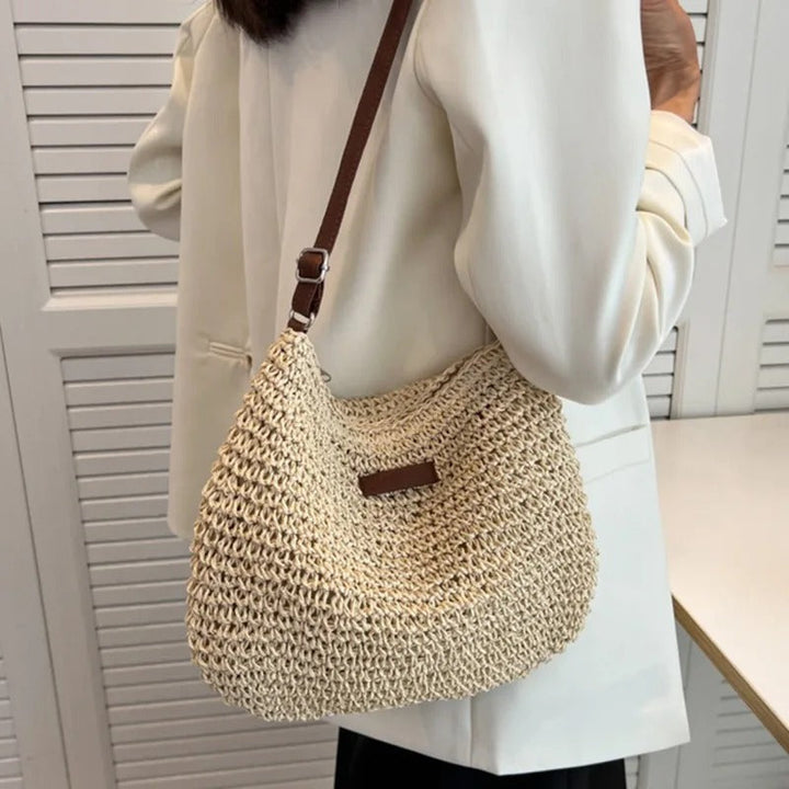 WEISS | Stroh Schultertasche" can be rewritten as "WEISS | Straw Shoulder Bag.