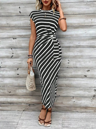 Novi™ Figurbetonendes Maxi-Kleid mit Taillenknoten und Bauchschmeichelei