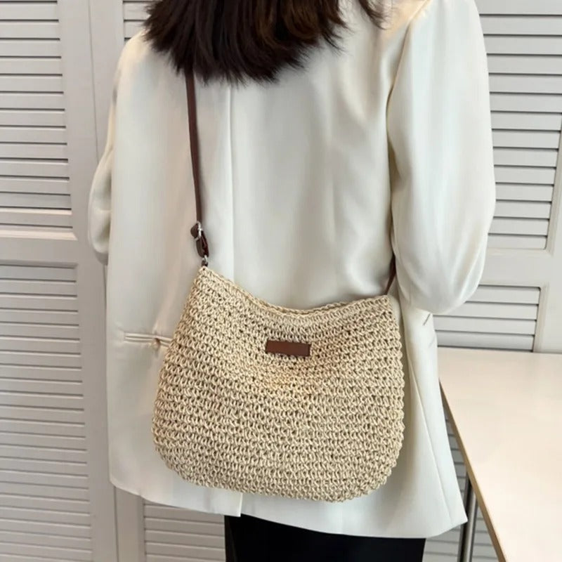 WEISS | Stroh Schultertasche" can be rewritten as "WEISS | Straw Shoulder Bag.